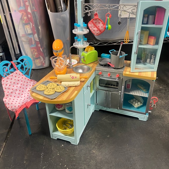 American Girl Gourmet Kitchen Set - Picture 2 of 11